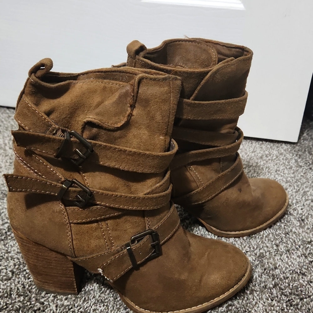 Not rated tan boots